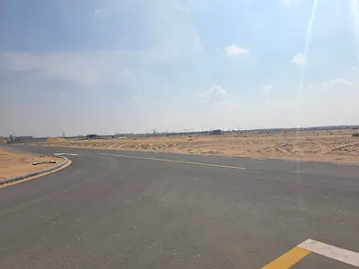 للبيـع قطعة أرض تجاري زواية بمنطقة السحمة علي الشارع الرئيسي ضاحية الرويضات بالشارقة