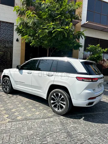 Jeep Grand Cherokee Overland 2023