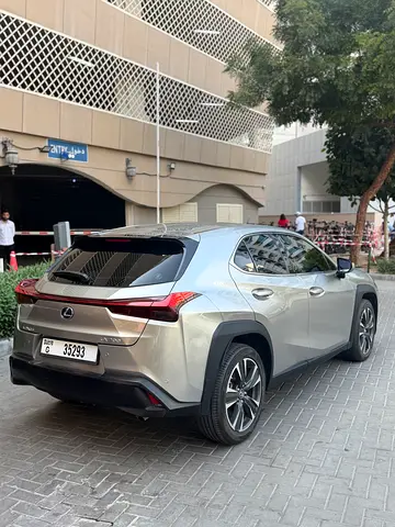 Lexus UX 200 2021