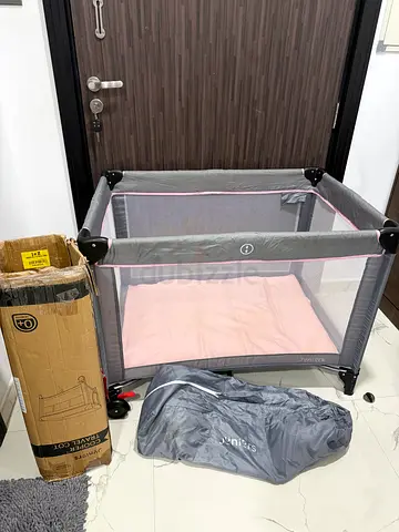 Baby travel cot