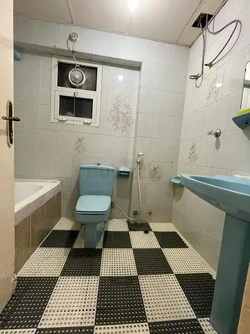 Ready to move Furnished Partition available with windows for Ind,Pak,Srilankan for single Male