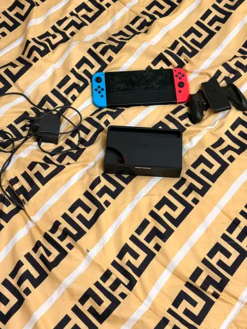 Nintendo switch oled good condition (barely used)