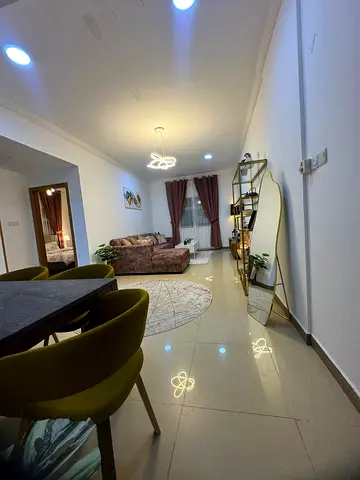 نحن اكثر من مجرد خدمه لانك تستاهل الافضل  في قلب المدينة، قريب من كل ما تحتاجه". "سكن مهيأ يجمع بين الراحة والخدمات". "استمتع بأسعد الأحياء السكنية".