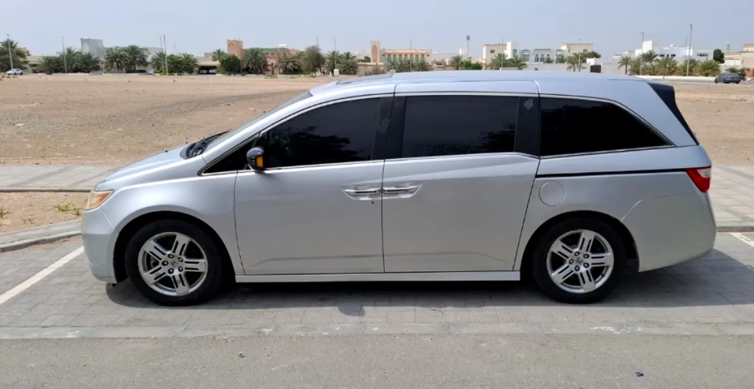 Honda Odyssey 2013 — photo 1 of 4