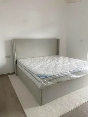 Comfortable Queen Size Bed with Mattress