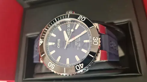Oris Dive Watch with Blue Dial and Rubber Strap