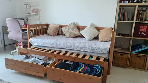 IKEA Extendable Day Bed with Storage + Mattress – Converts to Double Bed