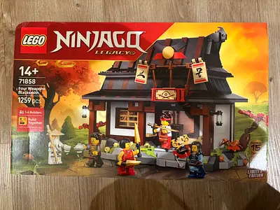 BARGAIN BRAND NEW LEGO 71858 NINJAGO FOUR WEAPONS BLACKSMITH SLIGHT DENT
