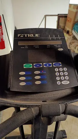 TRUE 750Ea Elliptical Machine