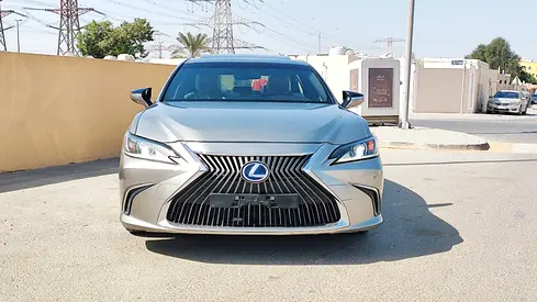 LEXUS ES300H 2019 GCC FULL OPTION WITH SUNROOF LETHER SITES CROSS CONTROL SYSTEM VERY CLEAN CAR