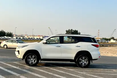 2022 Toyota FORTUNER 照片 4