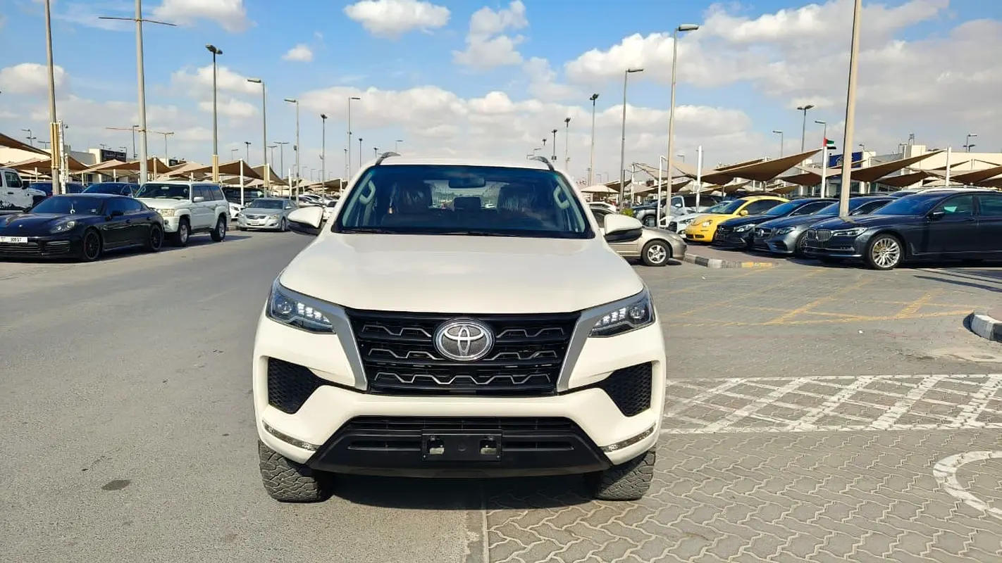 Toyota Fortuner 2022 — photo 1 of 20