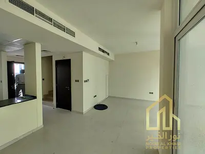 Spacious 3 Bedrooms townhouse / Unfurnished/ Vacant