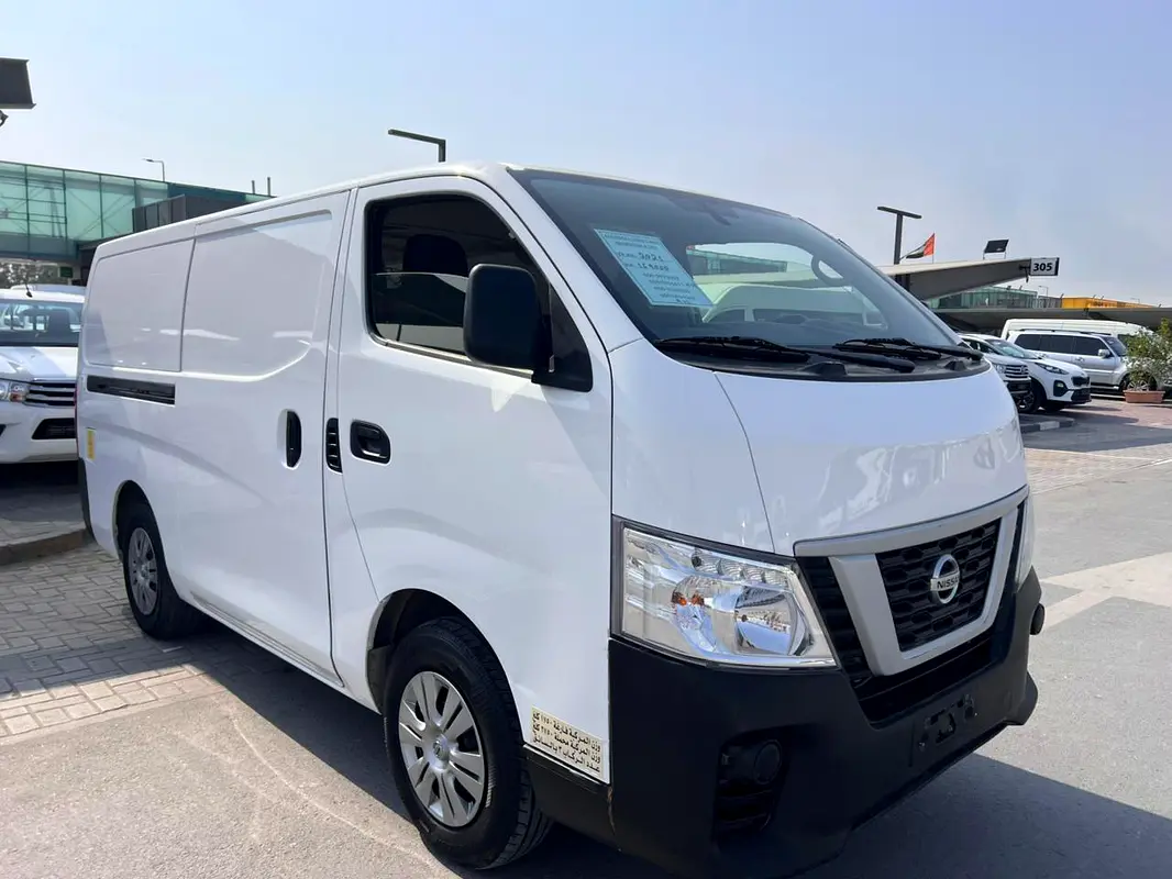 Nissan Urvan 2021 — photo 1 of 11