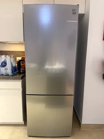 Bosch New Model Bottom Freezer Refrigerator. Great Condition