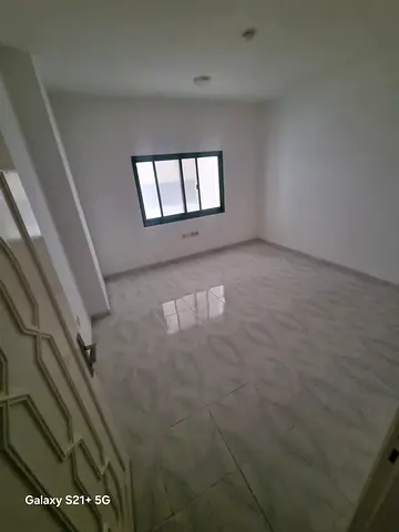 🏠 Apartment for Rent in Al Majaz 3 – Sharjah Apartment details: • 1 Bedroom + Living Room • Kitchen • Bathroom • Balcony • Central Air Conditioning