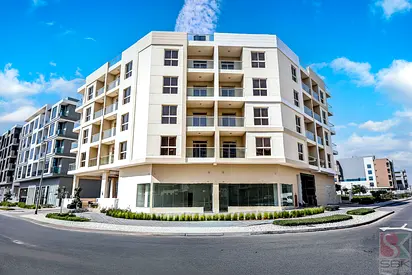 Affordable Fitted Shop Available in Liwan