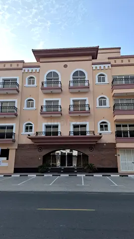 Private Room Available fully Furnished 3500 aed