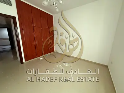 للإيجار السنوي في الشارقة – منطقة الخان  متوفر شقة غرفة وصالة بموقع مميز قريب من الكورنيش وجميع الخدمات مثل السوبرماركت والمطاعم ووسائل المواصلات، منا