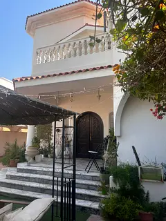 Master Bedroom with private washroom in villa Jumeirah 2