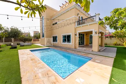 Private 4 Bed | Single Row Huge Corner Plot