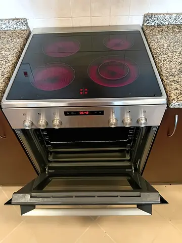 Siemens latest model 4 burner electric ceramic cooker