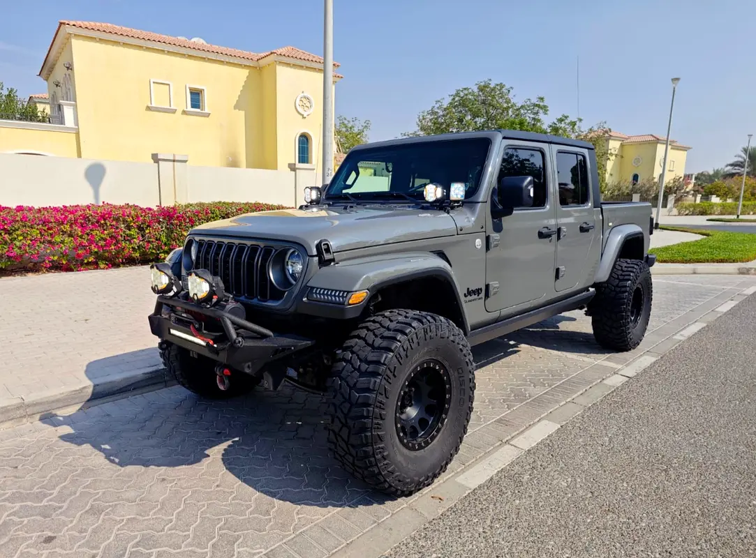Jeep Gladiator 2022 — photo 1 of 11
