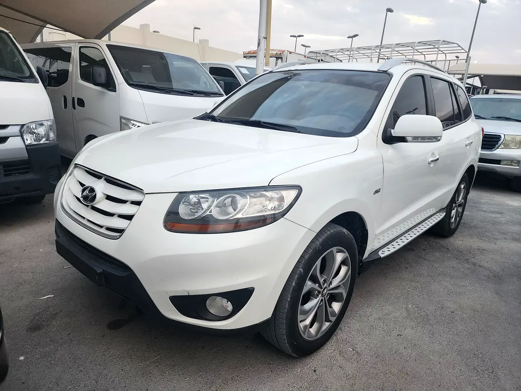 Hyundai Santa Fe 2010 — photo 1 of 2