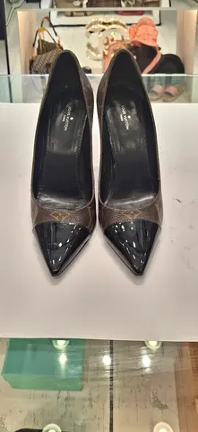 Stylish Louis Vuitton Pointed Toe Flats