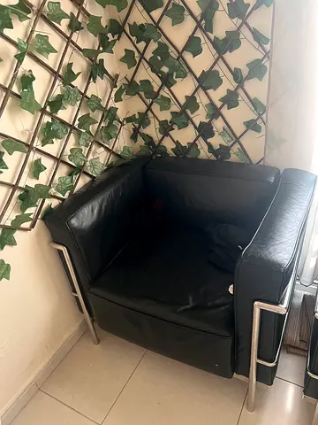 Black Leather Lounge Chair