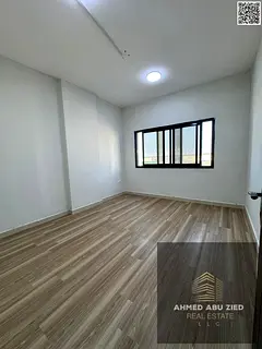 Master bedroom / Large living room / Spacious kitchen / 2 bathrooms / Central air conditioning / Par