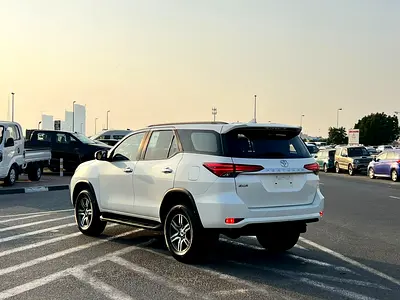 2022 Toyota FORTUNER 照片 5