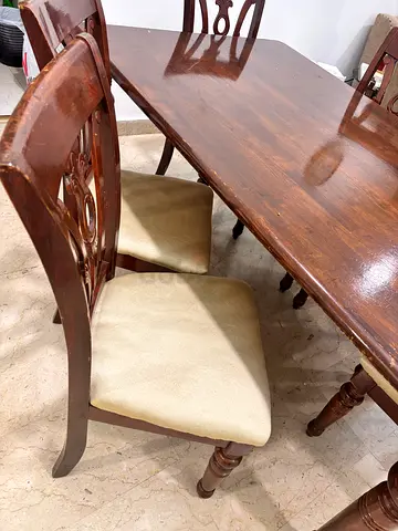 For sale: 6-seater dining table