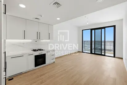 Spacious and Vacant | Prime Location Apt