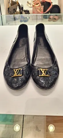 Elegant Womens Flat Shoes