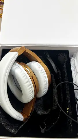 Iqra studio Wireless Over-Ear Headphones in Excellent Condition