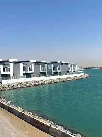 Distress Deal | 6BR BEACHFRONT | ICONIC