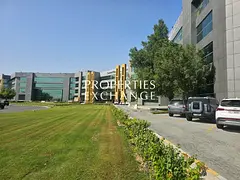 SPACIOUS LAY OUT | EXCLUSIVE UNIT | BUSINESS CENTER LOCATION