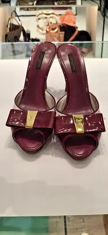 Elegant Womens Heels in Burgundy