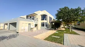 Premium 5BR | Family Villa | Vacant