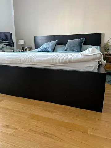 IKEA Malm king size bed frame with ikea mattress (180 × 200 cm)