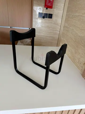 Metal water bottle stand
