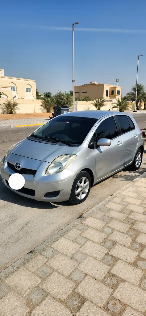 Toyota Yaris 2010 — photo 1 of 7