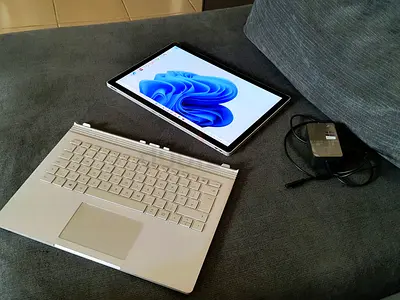 Surface Book 2 in 1 Detachable - Core i7/8gb/256gb - 4k Touch Pro Laptop HP envy Spectre x360 yoga