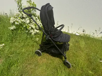 Compact Black Stroller Sybex