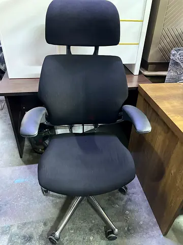 Human scale freedom headrest chair ergonomic office chair