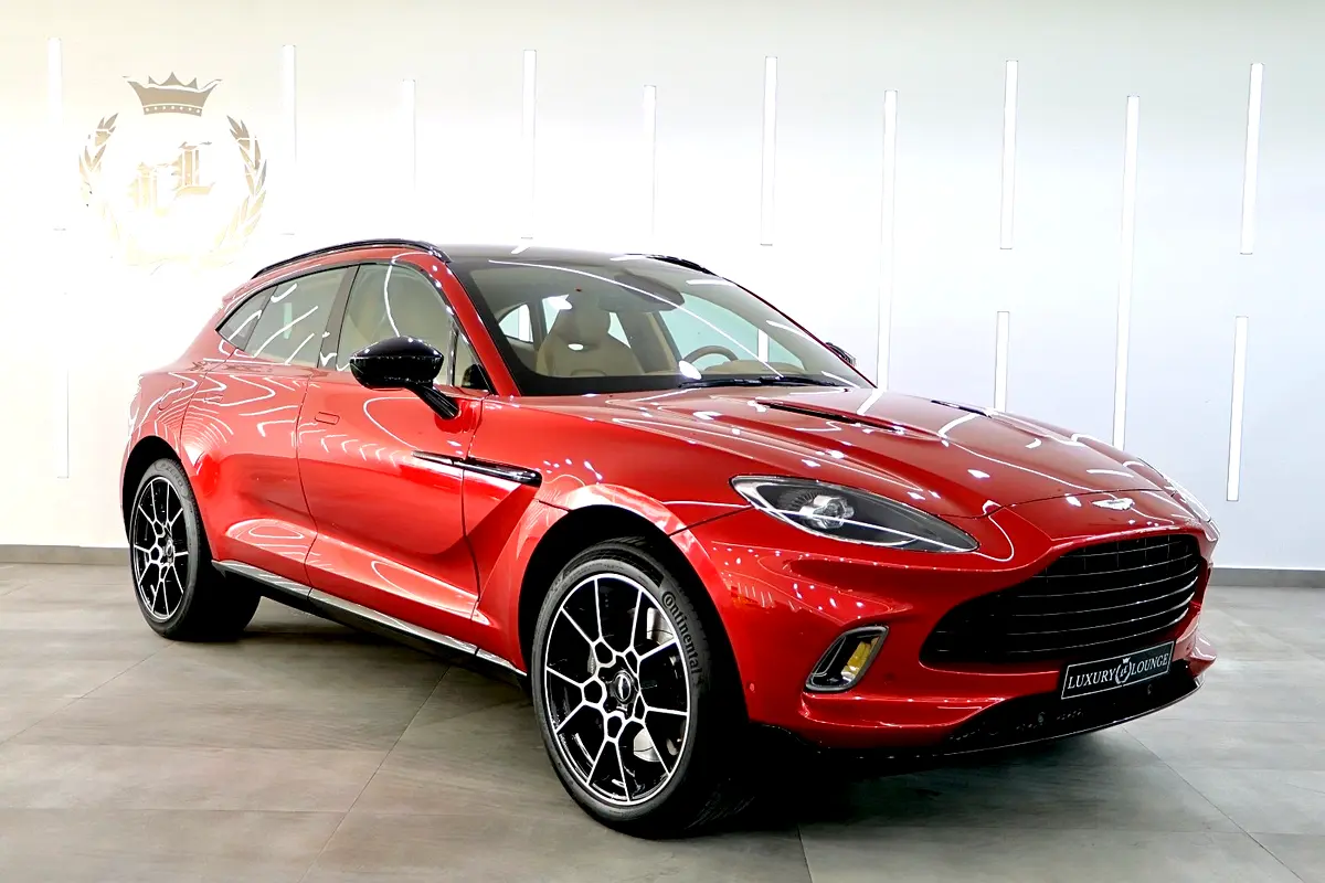 Aston Martin DBX 2021 — photo 1 of 18