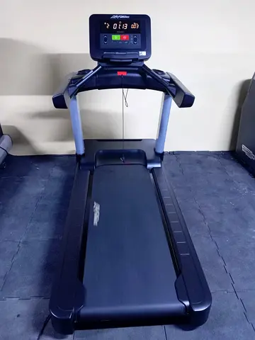 LIFE FITNESS INTEGRITY TREADMILL W/ C CONSOLE  220V- AED 8500