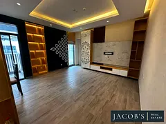 Vacant | Upgraded | High floor