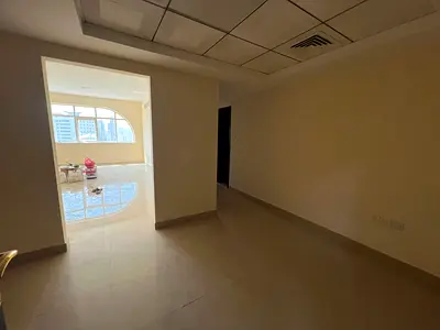 أجمل غرفتين وصاله بالمجاز2\اول ساكن\مساحه كبيره\تكيف مركزي\موزع\موقع مميز قريب من كل الخدمات\علي مخرج دبي